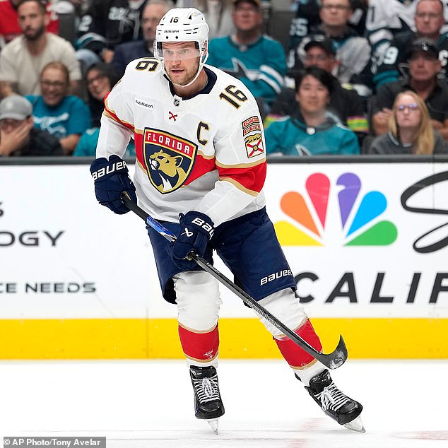 Stanley Cup champion has to be helped off the ice after suffering scary ...