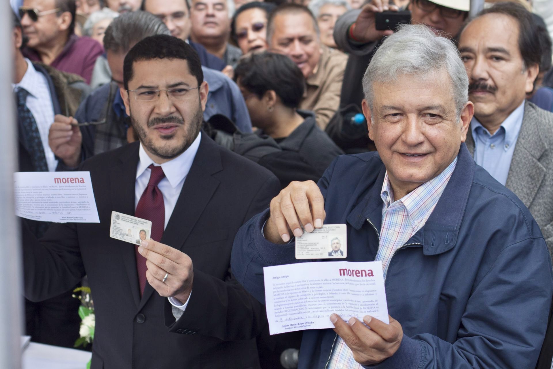 Rupturas, supuestos vínculos con el narco y sin AMLO: 15 datos para festejar los XV de Morena