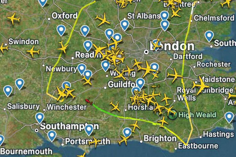 RAF Chinook helicopter declares emergency near London after issuing ...