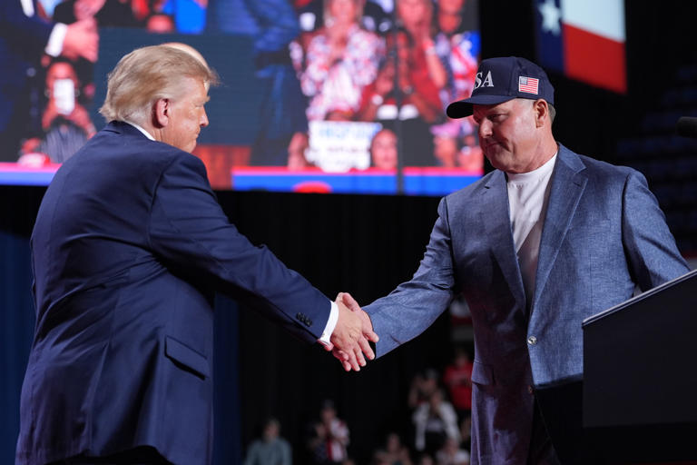 Trump to award Medal of Freedom to former pitcher Roger Clemens