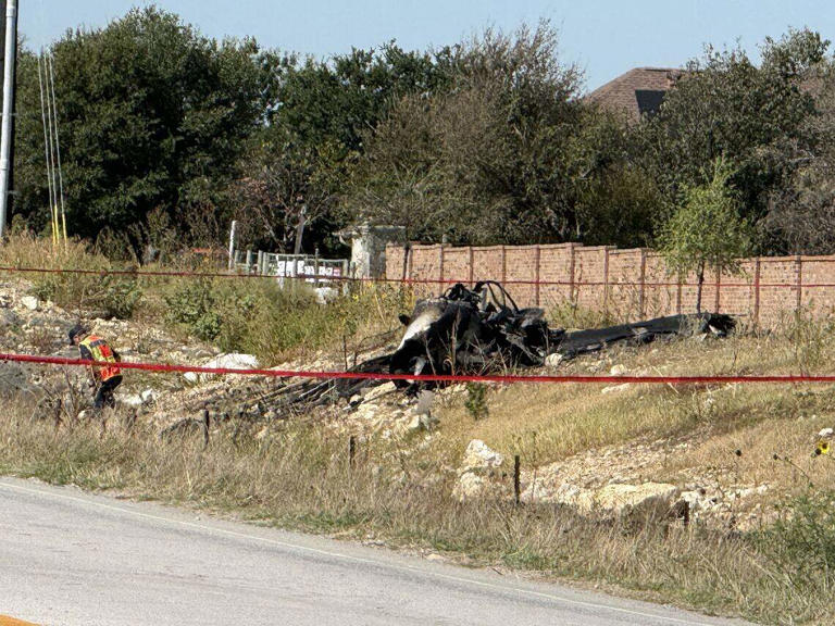 Pilot dies in fiery Fort Worth plane crash near Hicks Airfield, Bonds ...