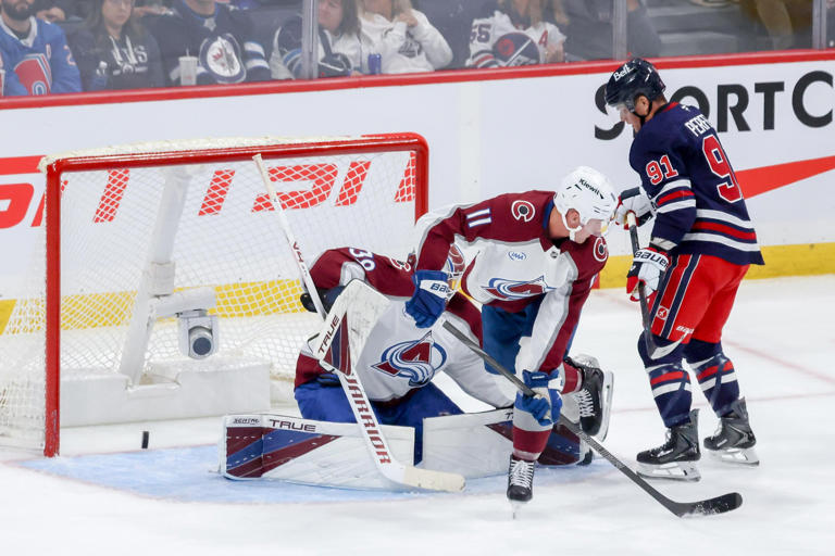 Recap: Avs lose 3-2 to Jets on last minute goal