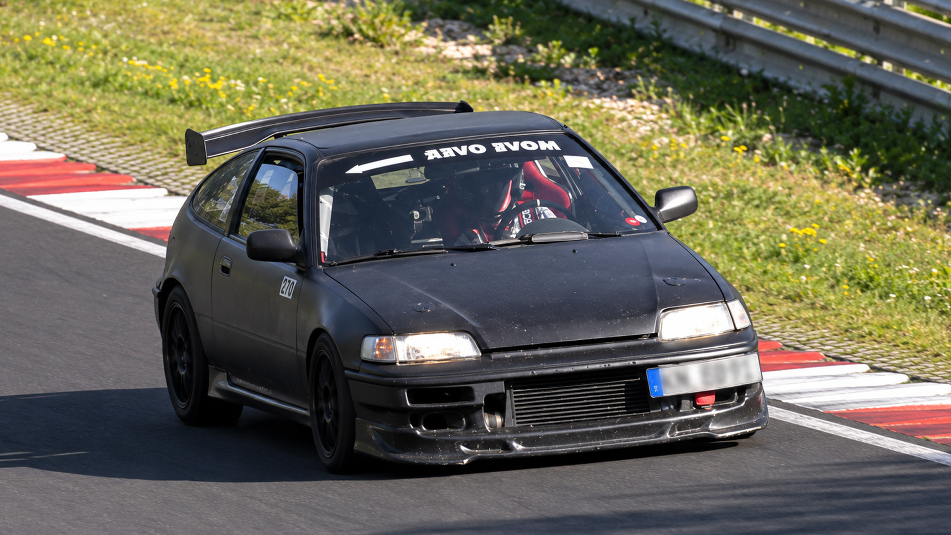 Les voitures de performance japonaises se démarquent lors des tours ...