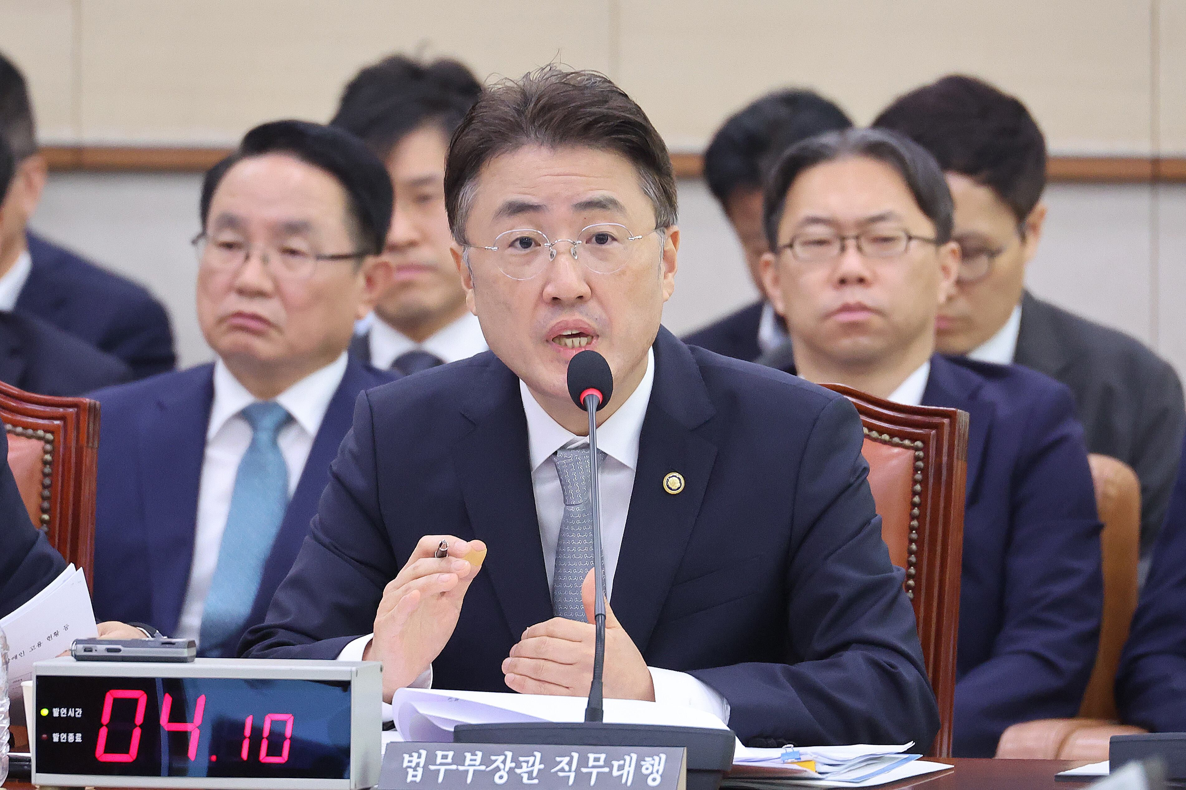 Acting Minister Lee: No plan to dismiss president's indictment