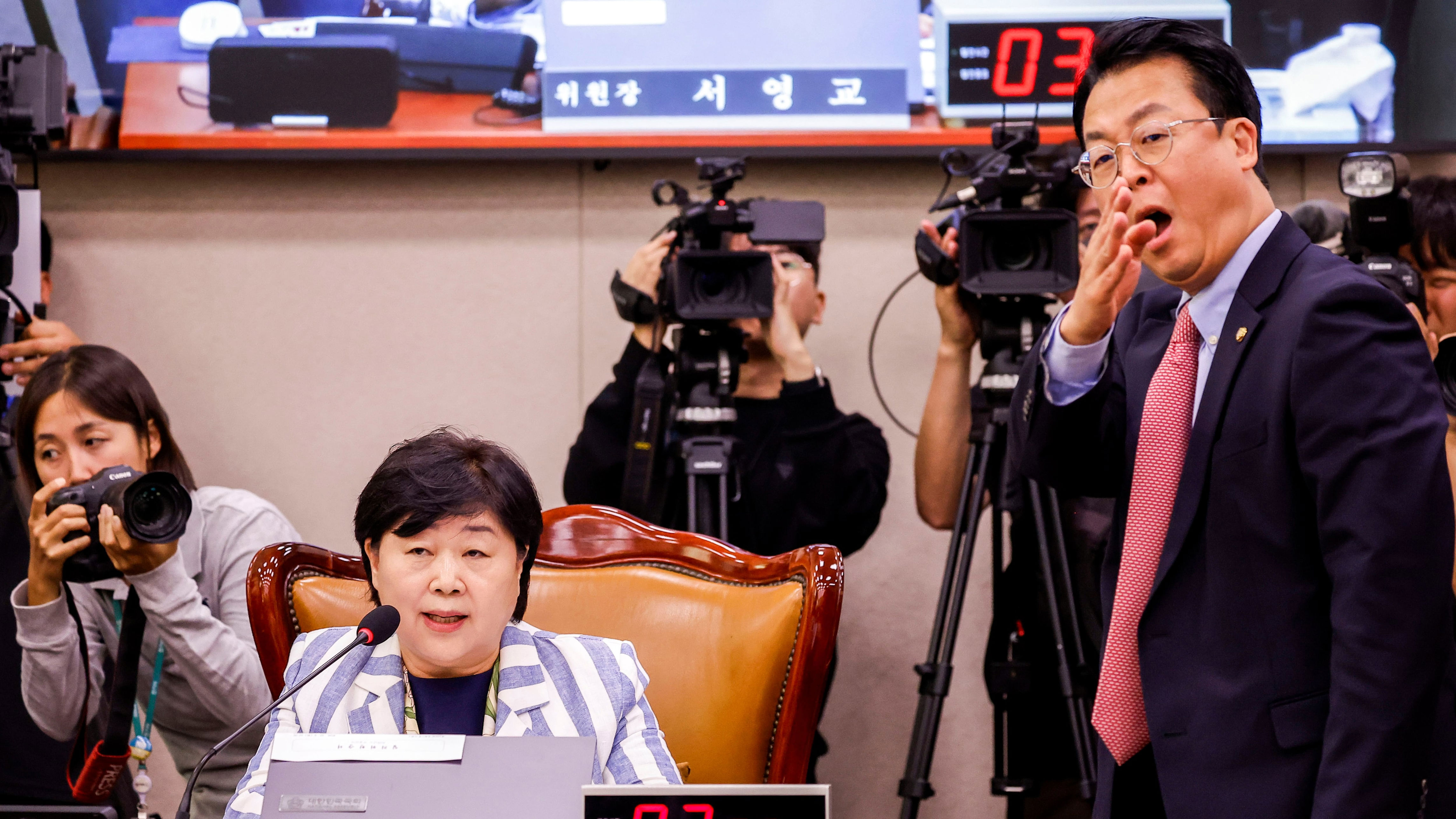 People Power Party lawmakers accuse Chairman Seo of monopolizing audit time