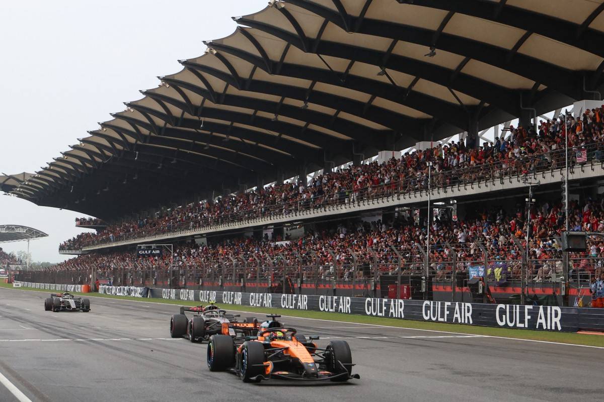 F1 cars get update to prevent 'software bug' repeat