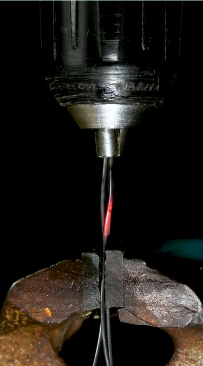 Steel wire macro experience reveals hidden details