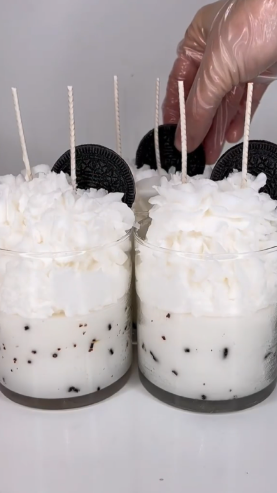 How do handmade candles capture the look of an Oreo milkshake?