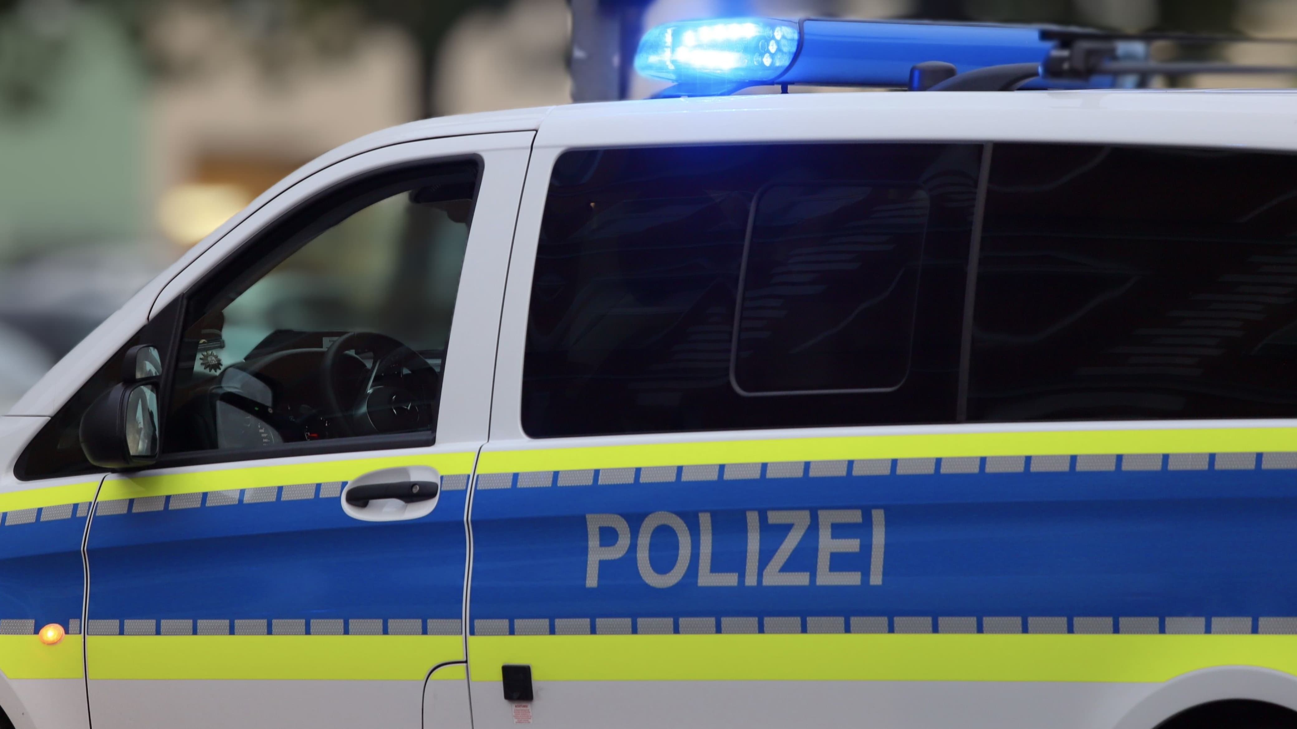 Lauter Knall in Lauchhammer: Risse an Wohnhaus, Bewohner in Sicherheit ...