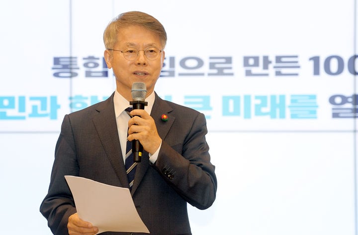Jeonnam-Gwangju mayor unveils region-led growth, basic income plans