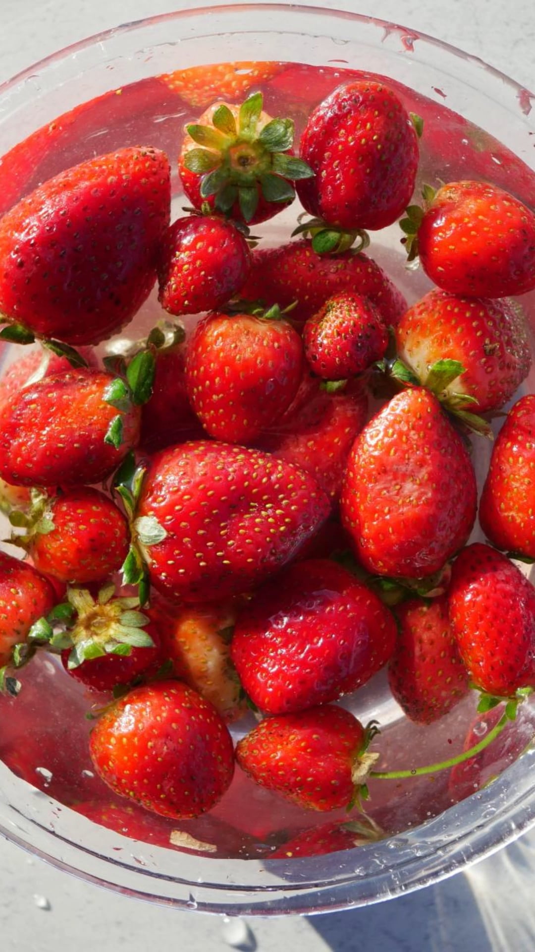 Washing fruit with vinegar or water? What FDA recommends