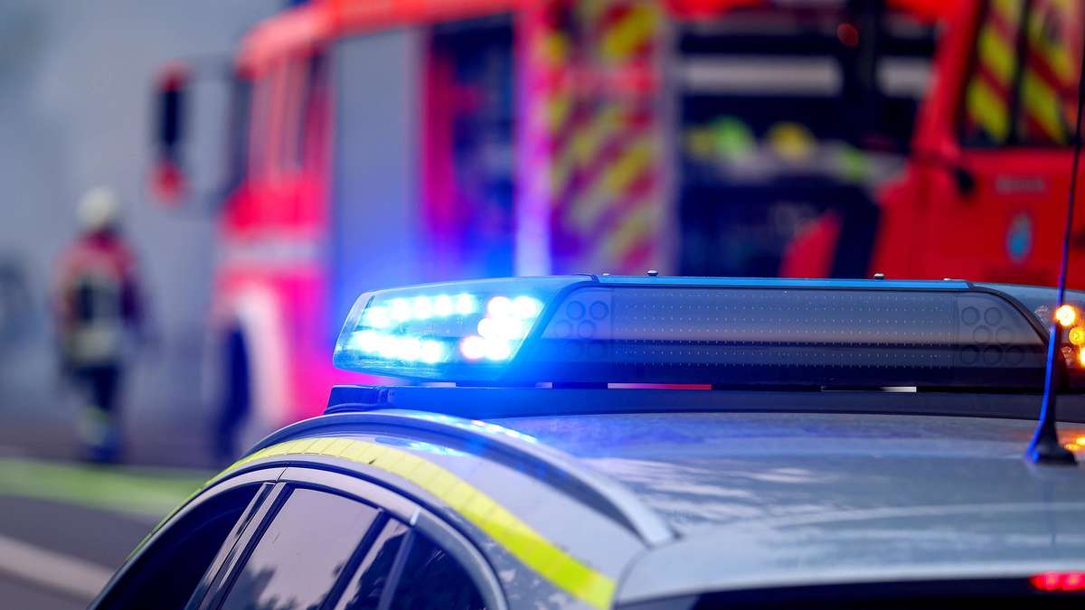 Lkw kippt auf A4 um – flüchtiger Fahrer nach Drohnensuche aufgefunden