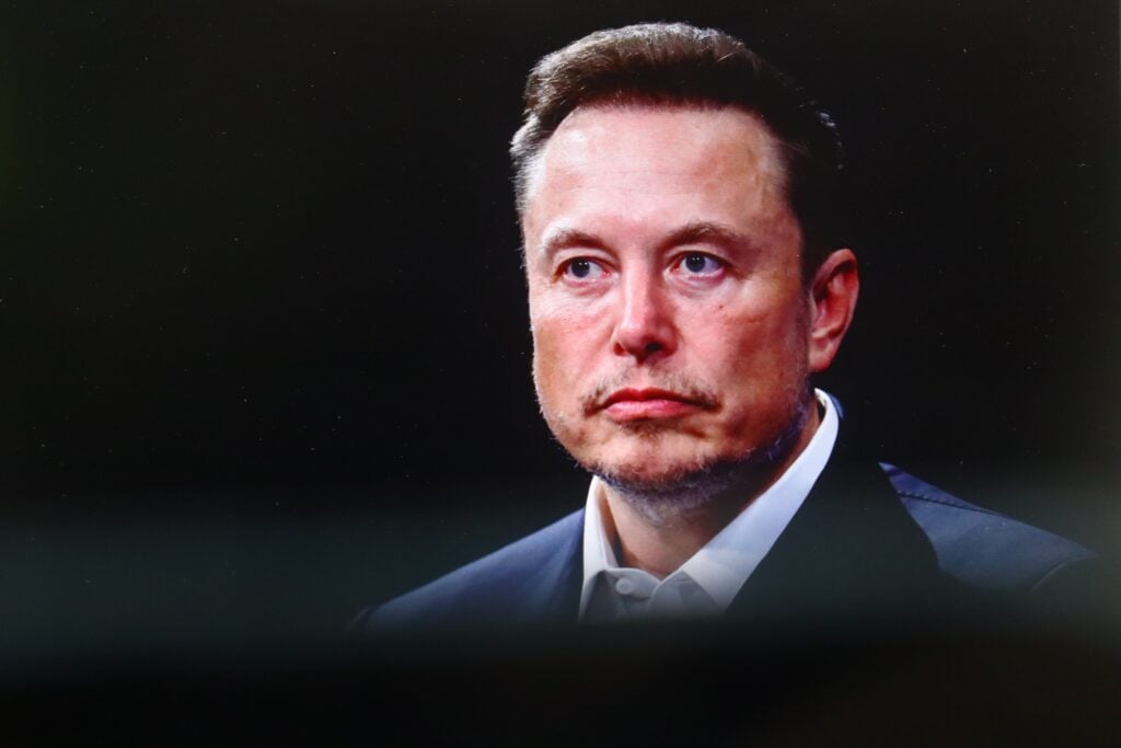 SPCX CEO Elon Musk praises Jeff Bezos’ $28 billion bet on Blue Origin ...
