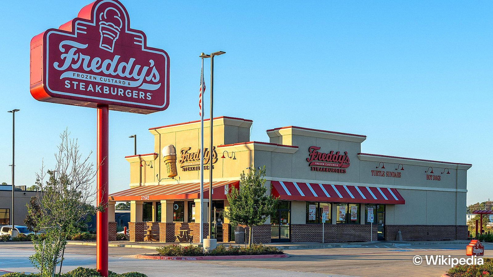 This fast-food chain has the best chili cheese dog, not Dairy Queen or ...
