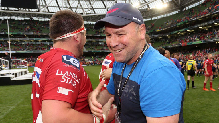 Friends reunited as Pivac returns to face Scarlets
