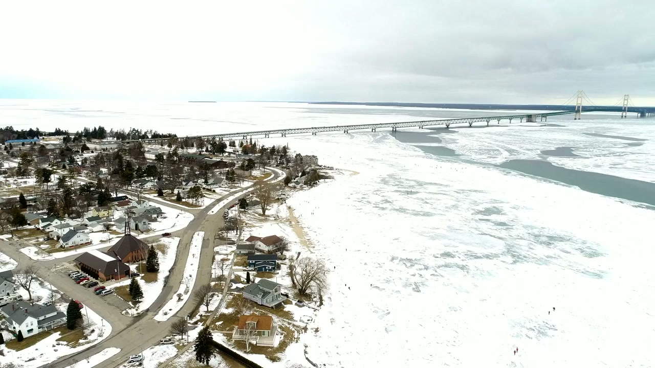 Discover Lake Michigan covered in ice by drone
