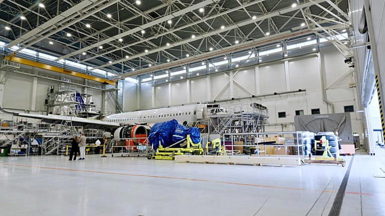 Tallinn Airport lets driverless shuttles run close to airplanes ...