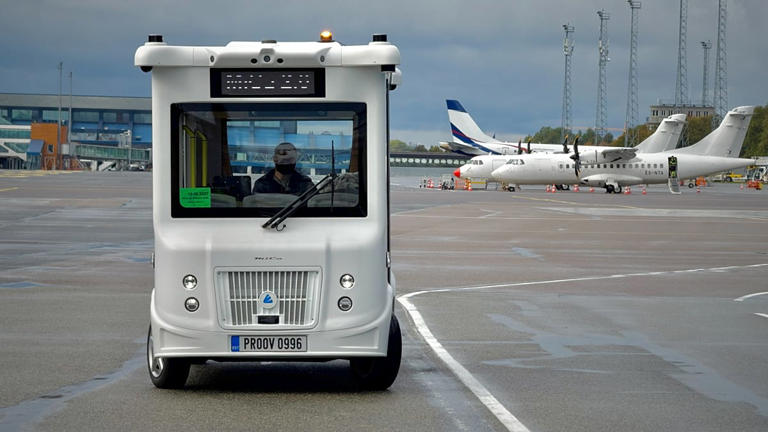 Tallinn Airport lets driverless shuttles run close to airplanes ...