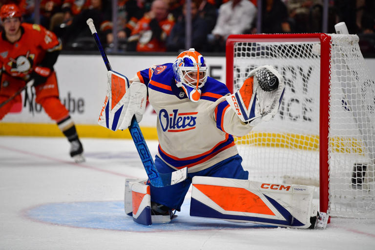 Levi stands tall, gives Oilers a chance in win over Ducks