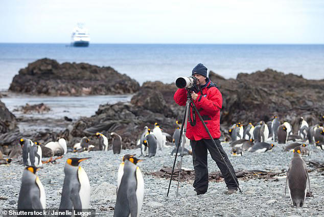 Magnitude 5.6 earthquake rocks Australian research station near Antarctica