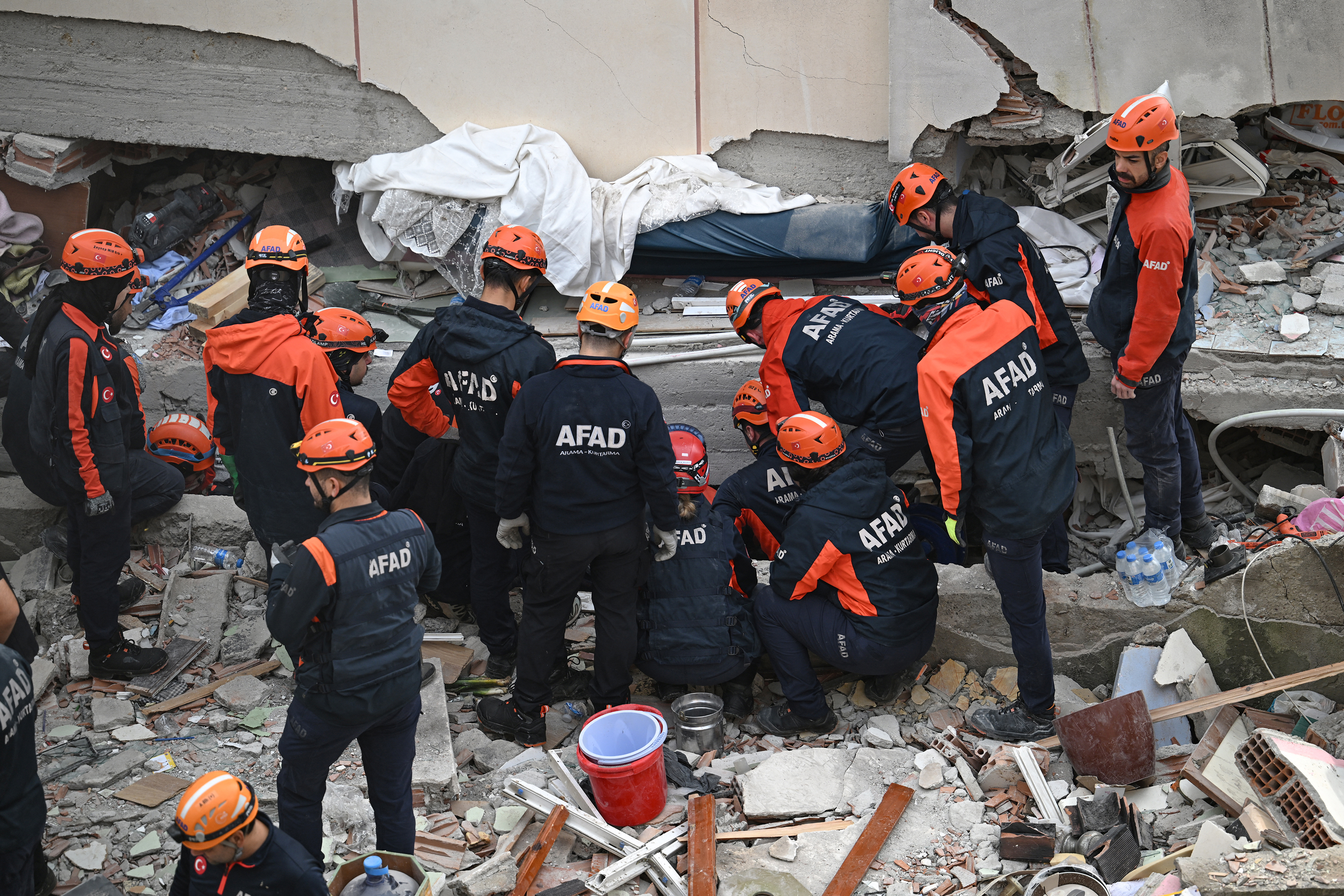 Two killed after building partially collapses in Turkiye’s Istanbul