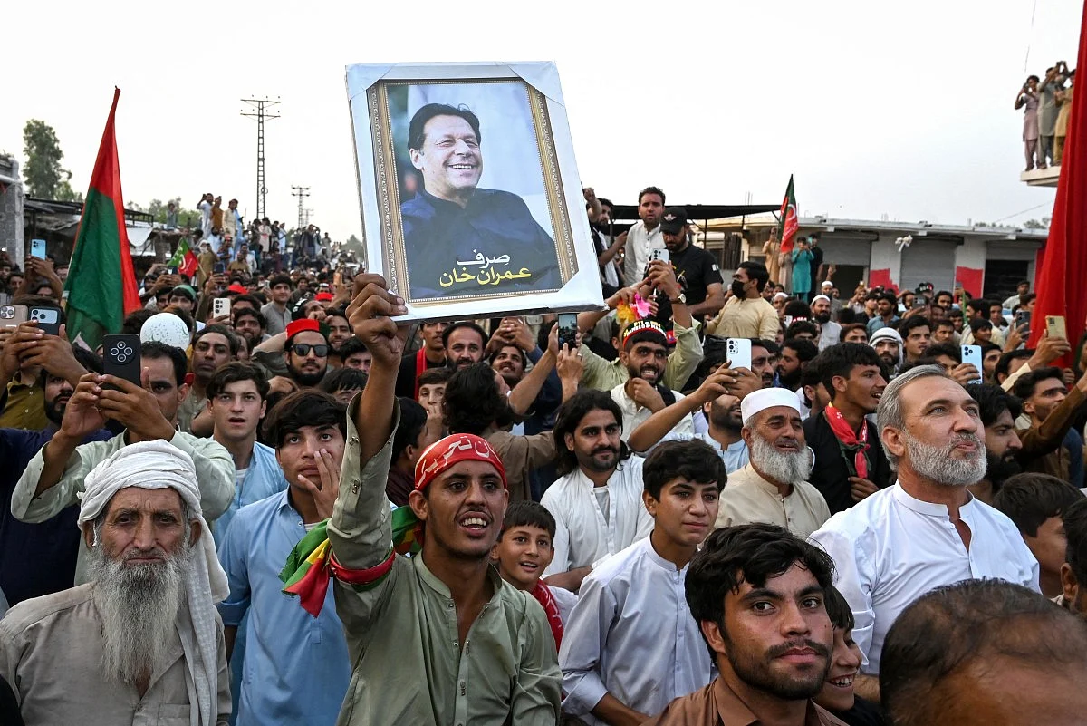 Look: Fervour and fury on Pakistan pro-Imran Khan long march