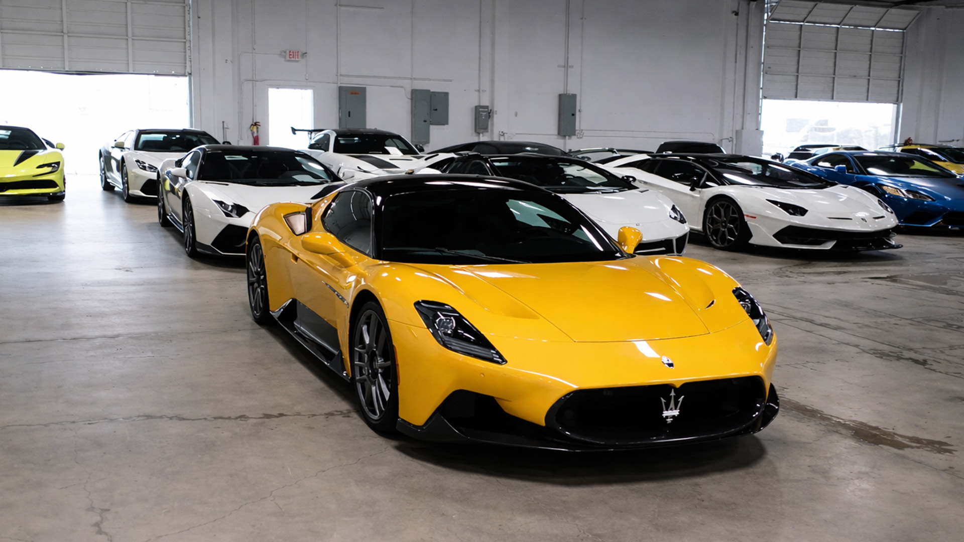 Le bunker secret où sont stockées des supercars d’une valeur de 30 ...