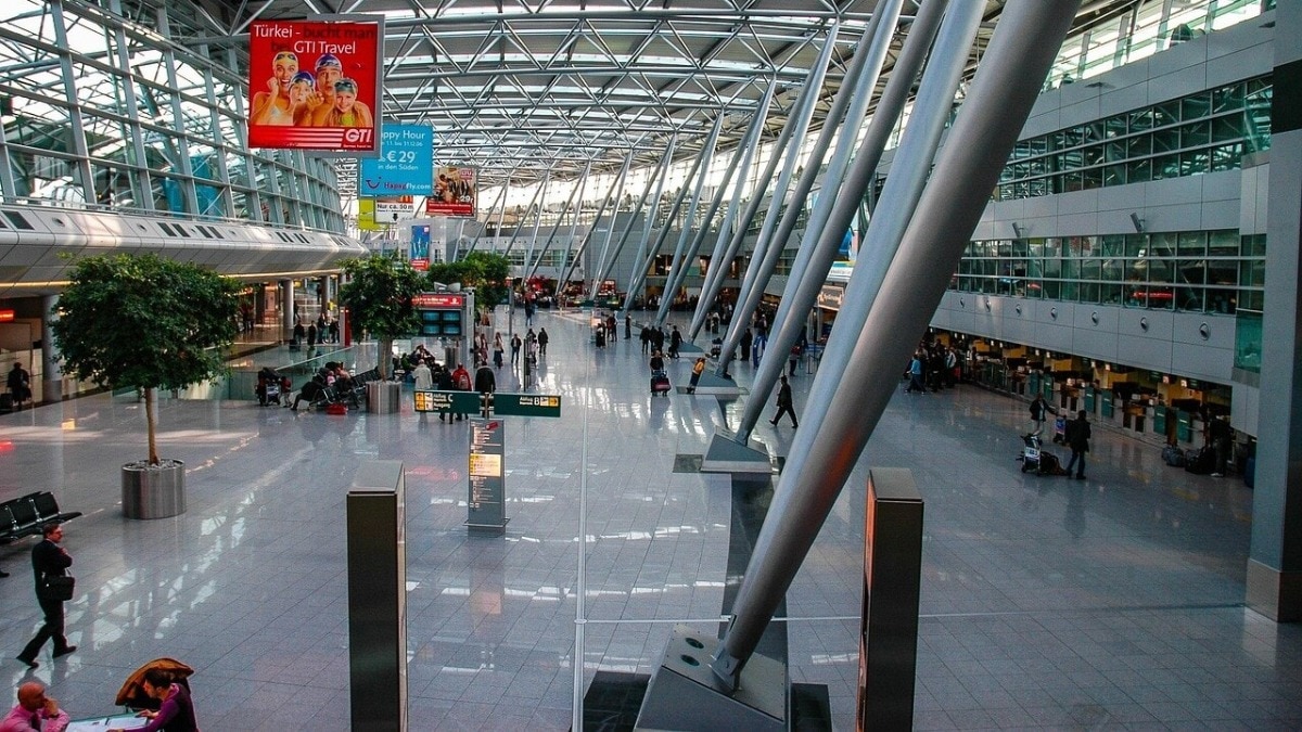 Kolkata airport gets bomb threat, security checks underway