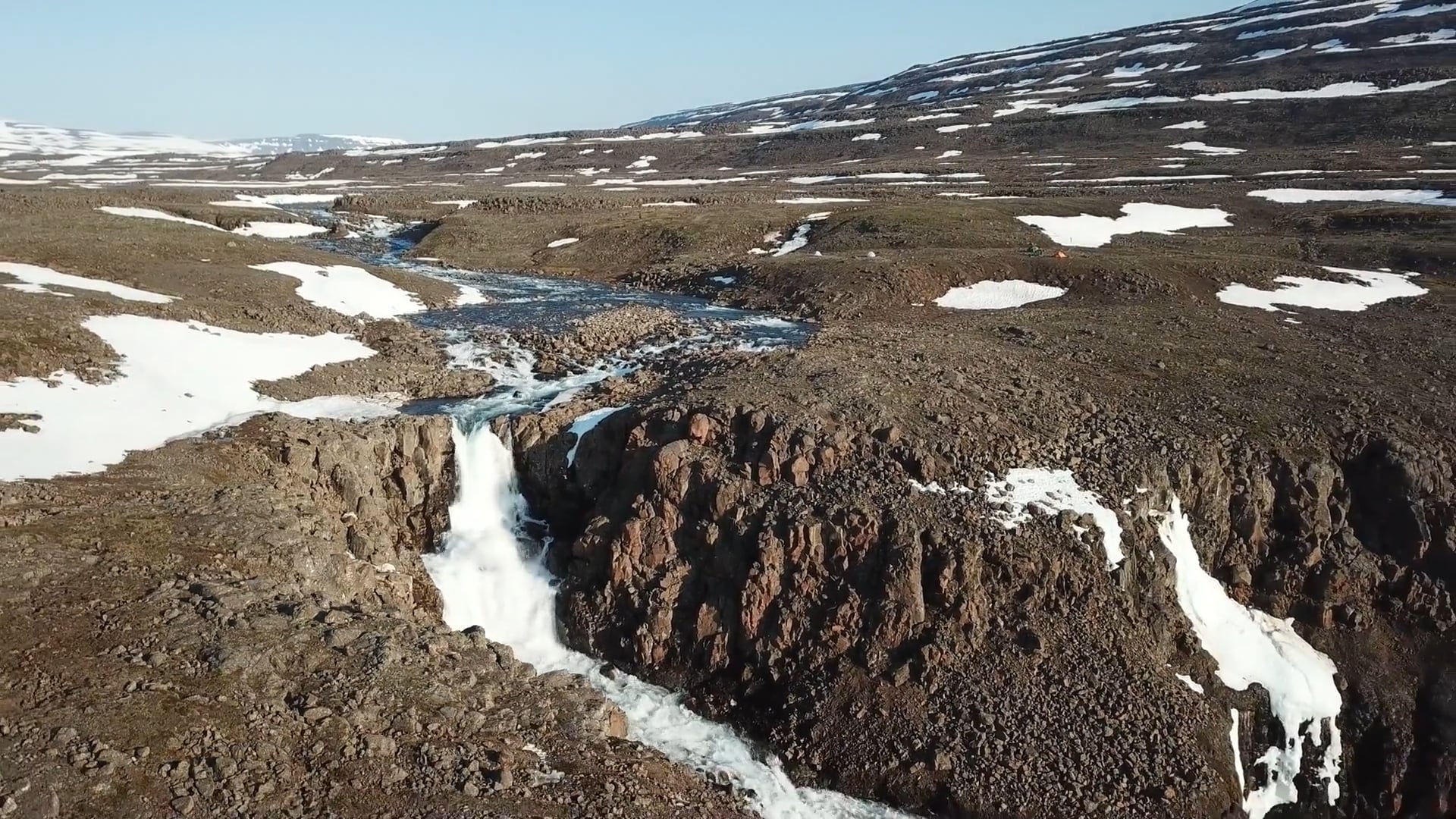 Putorana-Plateau, Russland: Drohne überfliegt Basaltschluchten