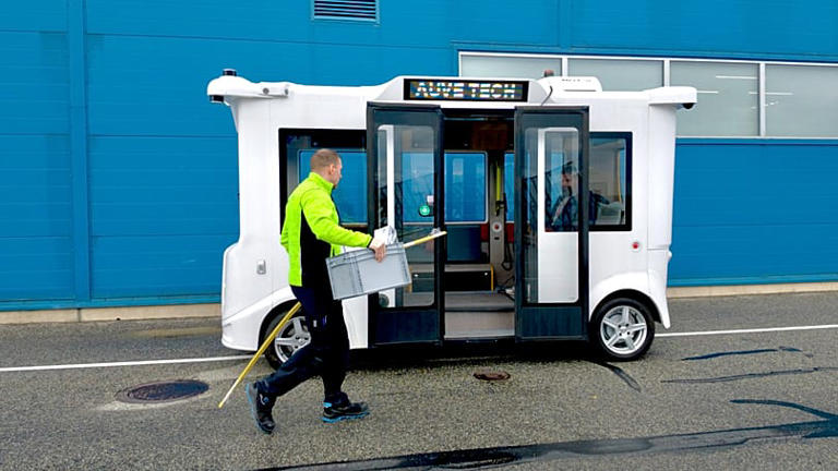 Tallinn Airport lets driverless shuttles run close to airplanes ...
