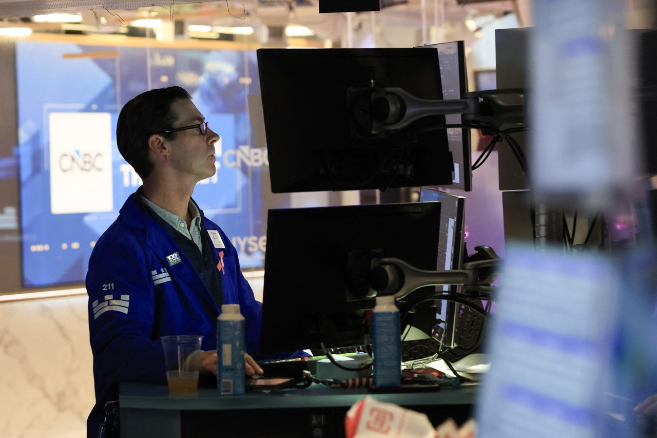 Stock futures tick higher, treasurys strengthen ahead of inflation data