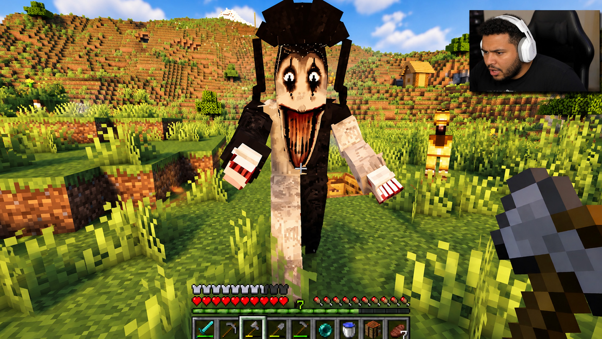 The Jester caça o jogador em um mundo de sobrevivência no Minecraft