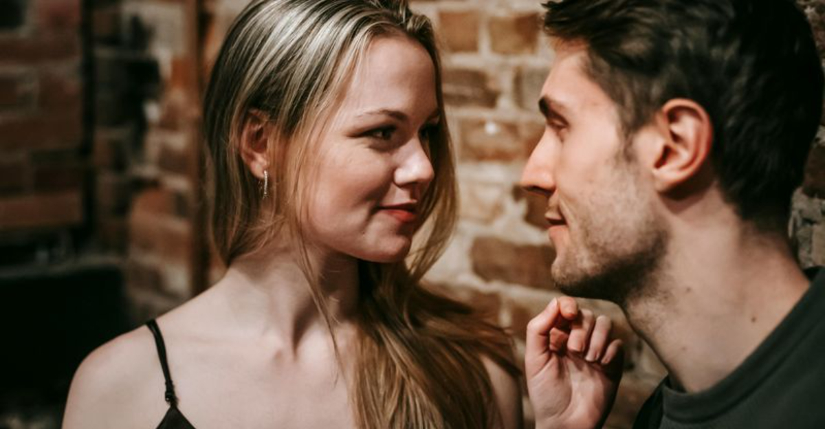 8 common compliments that are actually red flags