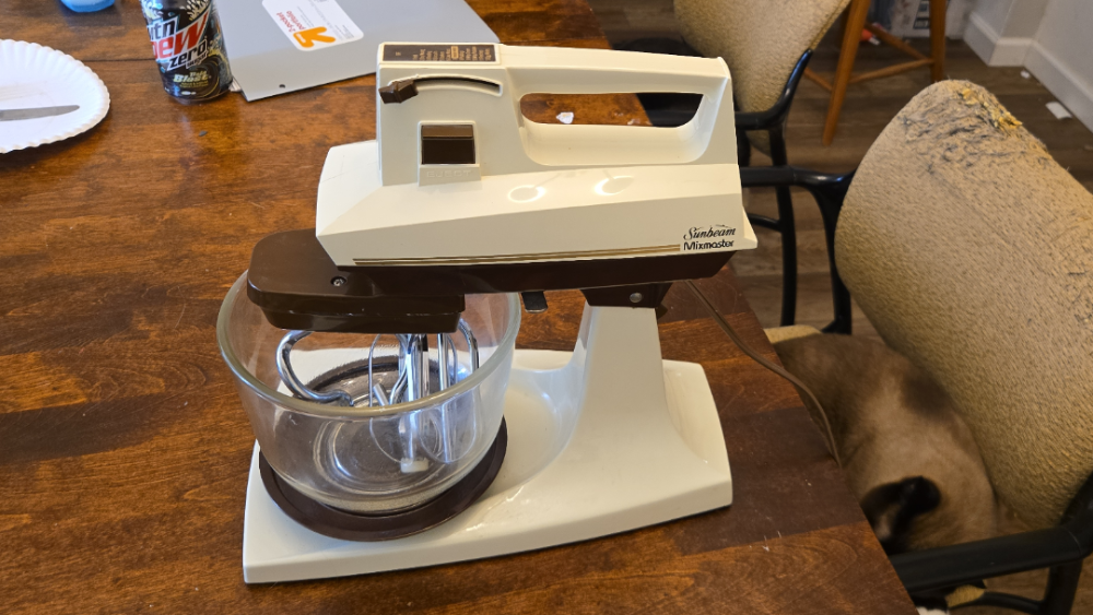 16 things that were usually sitting on a 1980s kitchen counter