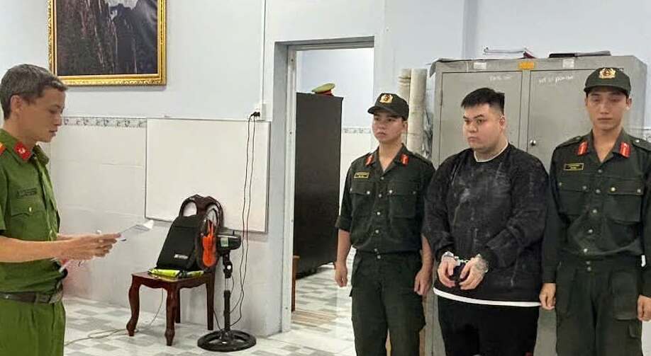 Nổ súng bắn chủ nợ giữa đường