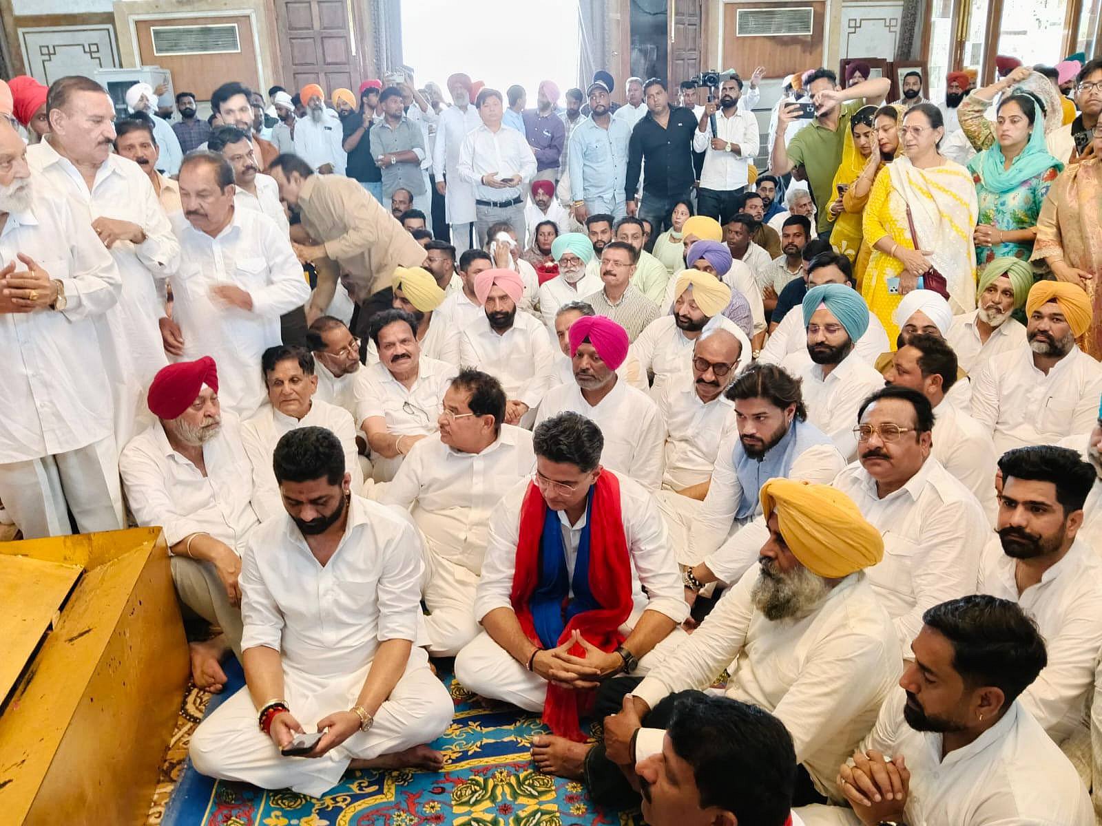 Pargat Singh, Sachin Pilot visit Golden Temple as Punjab Congress ...