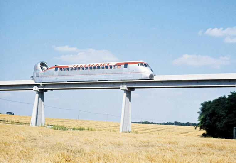 430 km/h sobre aire a presión: el tren que en 1974 volaba a ras de ...