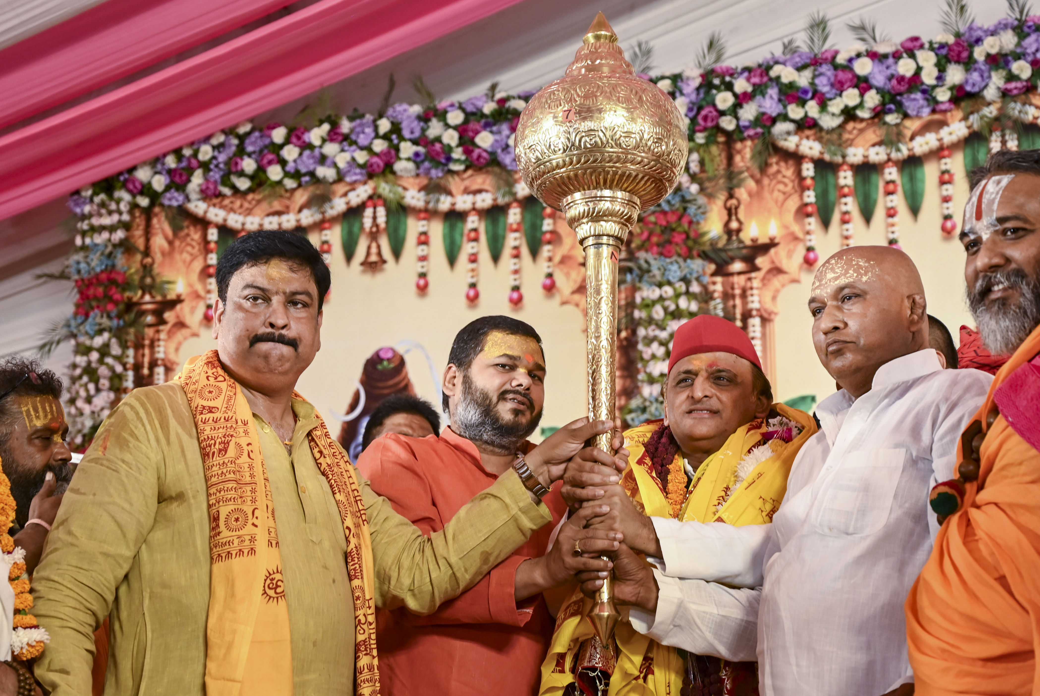 Akhilesh dares Adityanath to contest UP polls from Ayodhya; says Ram ...