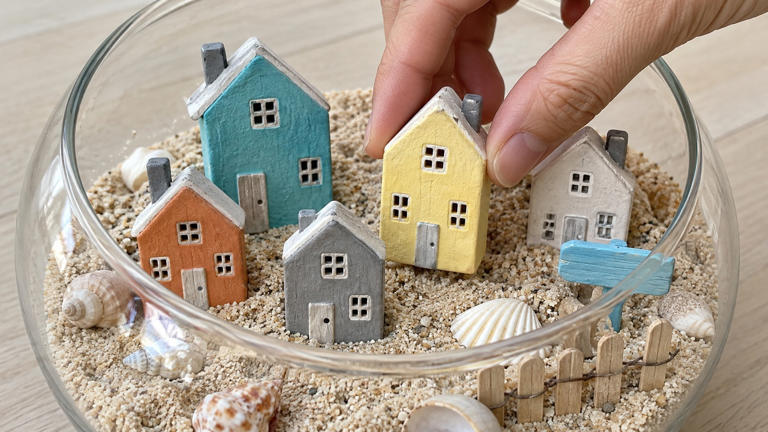 How to make mini coastal clay houses for a beachy display