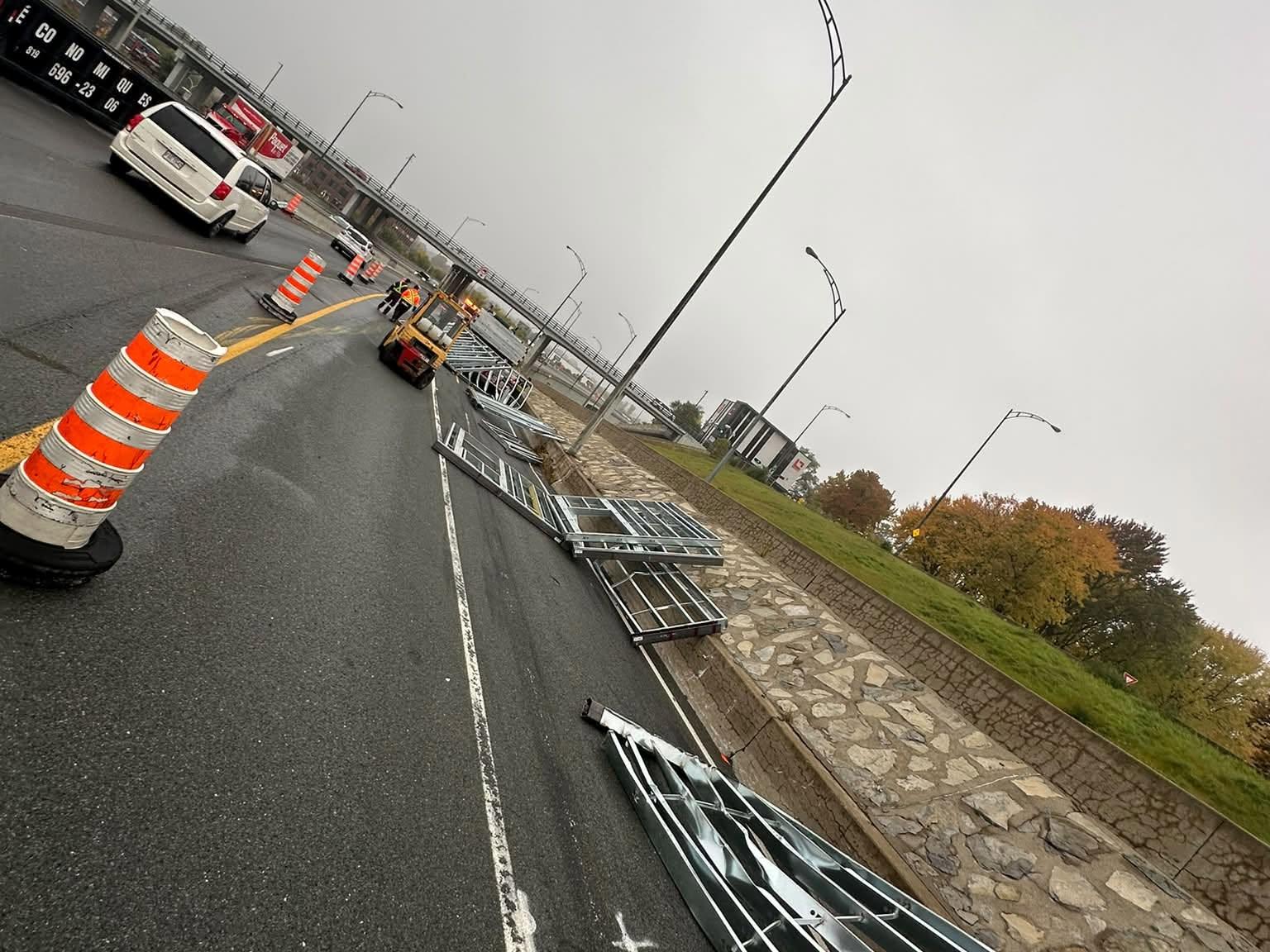Un chargement de structures tombe, congestion majeure à Trois-Rivières