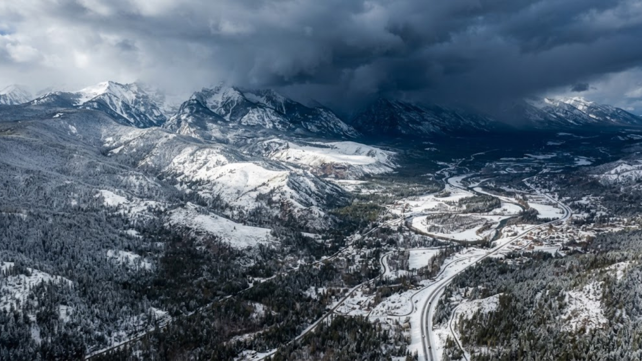 Western US faces major cold snap and early snow