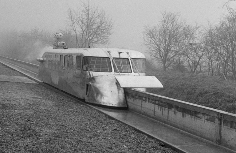 430 km/h sobre aire a presión: el tren que en 1974 volaba a ras de ...