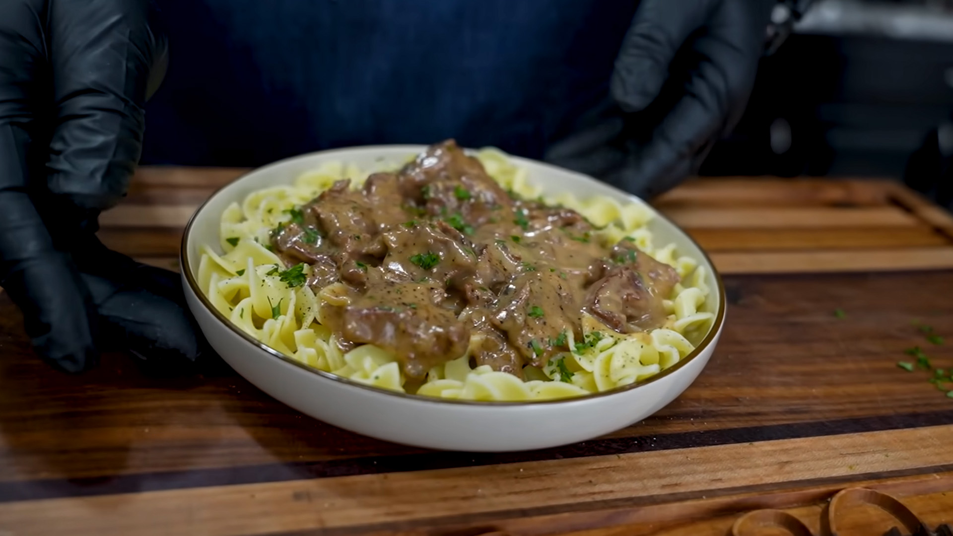 Creamy crockpot beef stroganoff