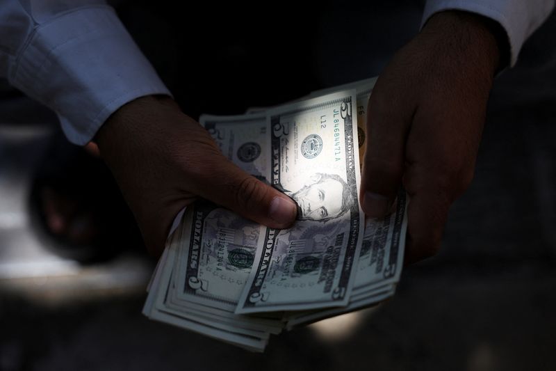 US bonds fall, lifting yields for 2nd day, as oil weighs, 30-year ...