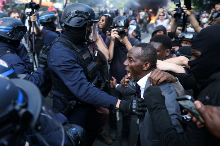 Hard-left mayor of Paris suburb becomes icon for protesting students