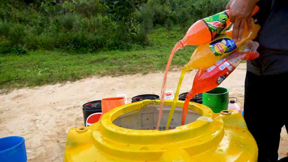 When soda turns into a giant foam eruption