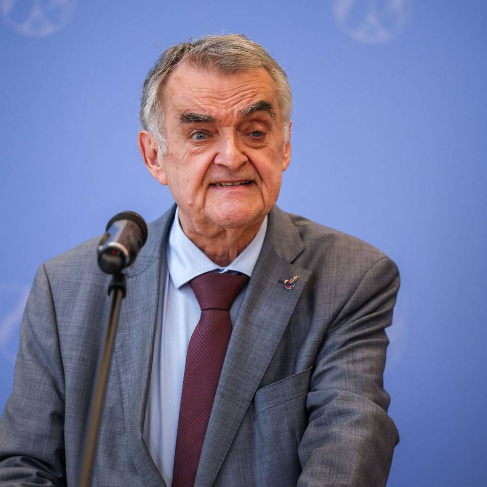 Herbert Reul erklärt veränderte Aussprache