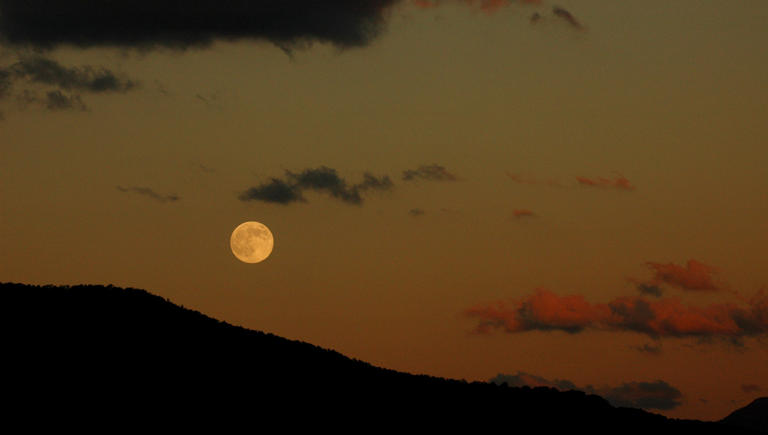 The hunter's moon is around the corner. When to see it in October