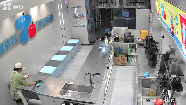 Worker jumps in shock after failing to notice customer at juice shop