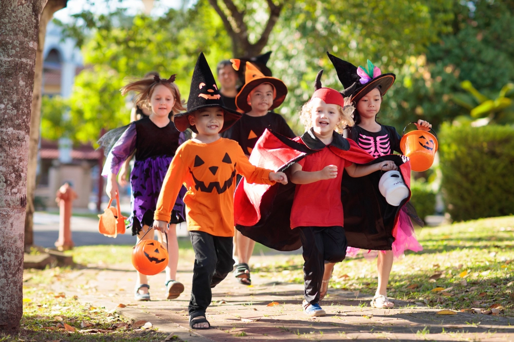 Doctor warns that popular kids' Halloween costume and make up can cause ...